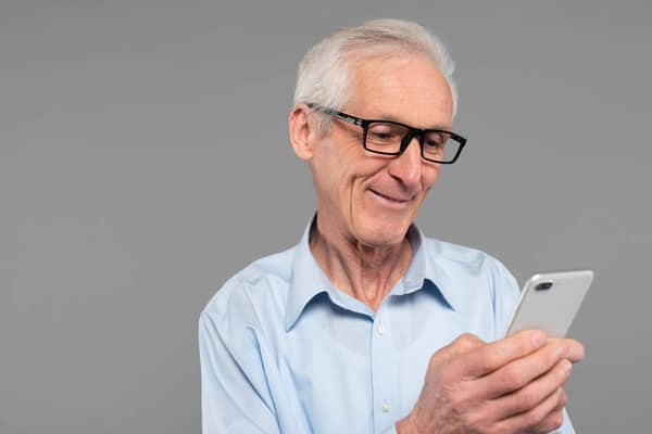 Os desafios na alfabetização de idosos brasileiros no mundo digital