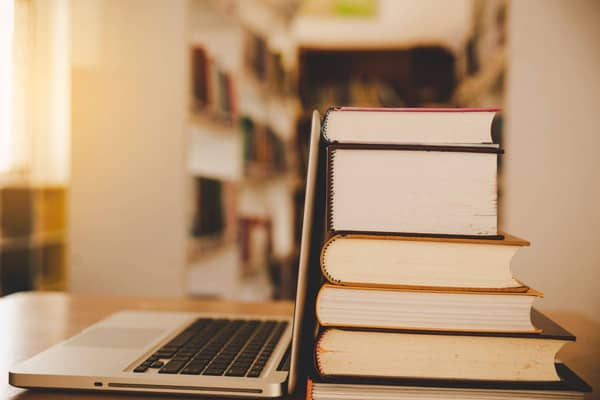 Os desafios do analfabetismo digital entre os brasileiros