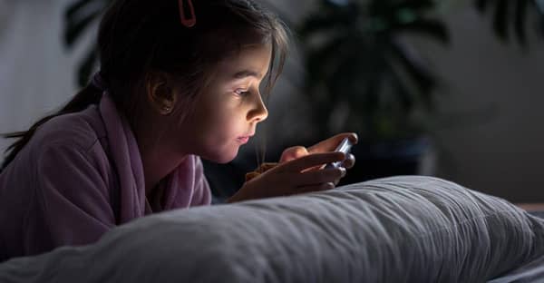Combate ao uso indiscriminado das tecnologias digitais de informação por crianças