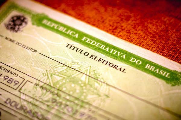 O direito de votar: como fazer dessa conquista um meio para promover as transformações sociais de que o Brasil
necessita?