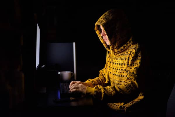 Manipulação do comportamento do usuário pelo controle de dados na internet