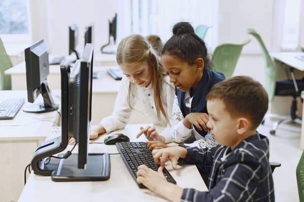 Modelo de Redação sobre o Uso da Tecnologia na Educação