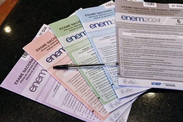 Leia as 12 redações nota 1000 do ENEM 2024