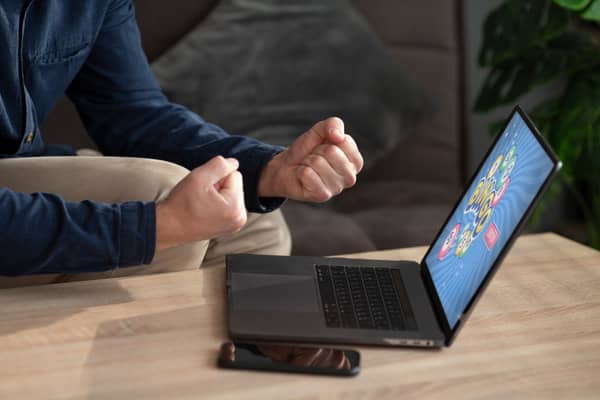 Modelo de Redação sobre Vício em Apostas e Jogos online no Brasil