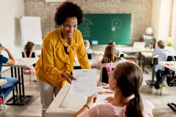 Por que devemos valorizar mais os professores?